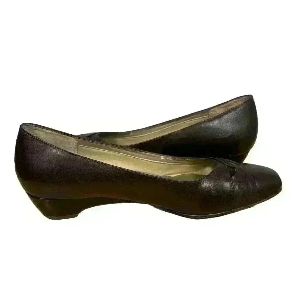 Mark Lemp Classics Beauty closed toe classic pumps Women's Sz US 9.5 Brown